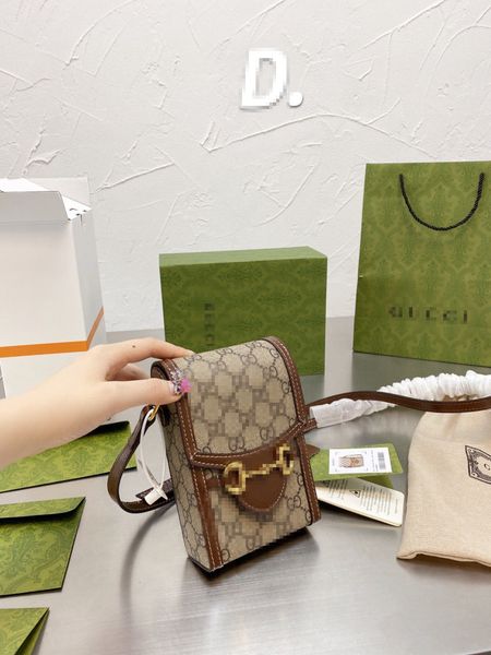 classic style letter fashion mobile phone bag 3 colors wallet leather soft shoulder metal chain bags women's cross
classic style letter fashion mobile phone bag 3 colors wallet leather soft shoulder metal chain bags women's cross