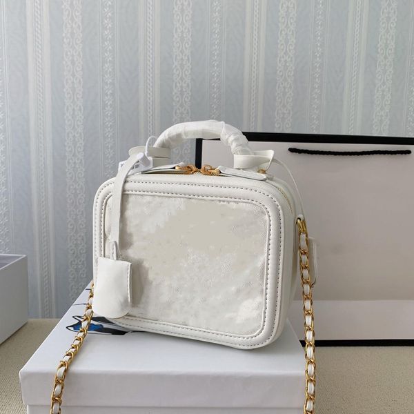 designer camera bags shoulder worn show elegant temperament is super woman chains
designer camera bags shoulder worn show elegant temperament is super woman chains