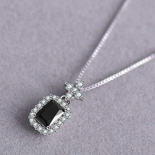 flash diamond perfume bottle necklace, female senior sense collar chain, simple temperament, light and xurious niche ins net red pendant, Silver
flash diamond perfume bottle necklace, female senior sense collar chain, simple temperament, light and xurious niche ins net red pendant, Silver