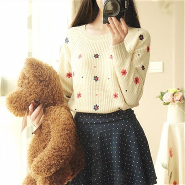 women pullover casual loose sweater flower print fahion style embroidery base winter clothes vestidos lxj851, White;black
women pullover casual loose sweater flower print fahion style embroidery base winter clothes vestidos lxj851, White;black