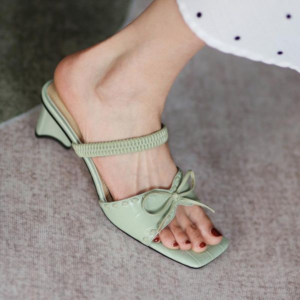 slippers 2021 mules women genuine leather shoes summer sandals bowknot comfortable thick heel casual woman, Black
slippers 2021 mules women genuine leather shoes summer sandals bowknot comfortable thick heel casual woman, Black