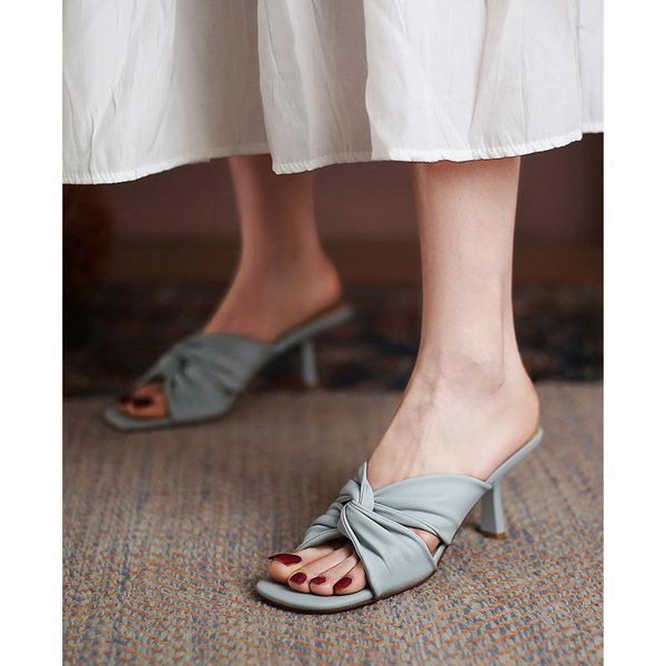 slippers butterfly-knot shoes woman 2021 square toe rubber flip flops heels luxury slides low hawaiian high designer basic scand, Black
slippers butterfly-knot shoes woman 2021 square toe rubber flip flops heels luxury slides low hawaiian high designer basic scand, Black