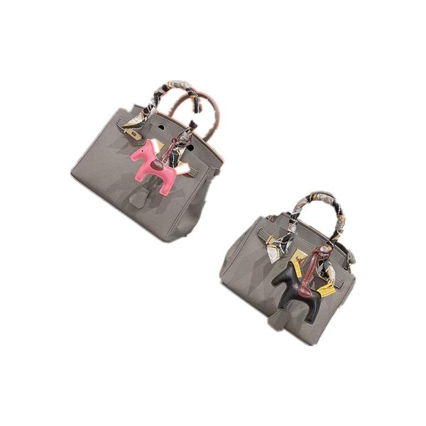 the tote bag tote crossbody shoulder bags handbag designer handbags women's genuine leather luxury fashion brand classic retro softness
the tote bag tote crossbody shoulder bags handbag designer handbags women's genuine leather luxury fashion brand classic retro softness