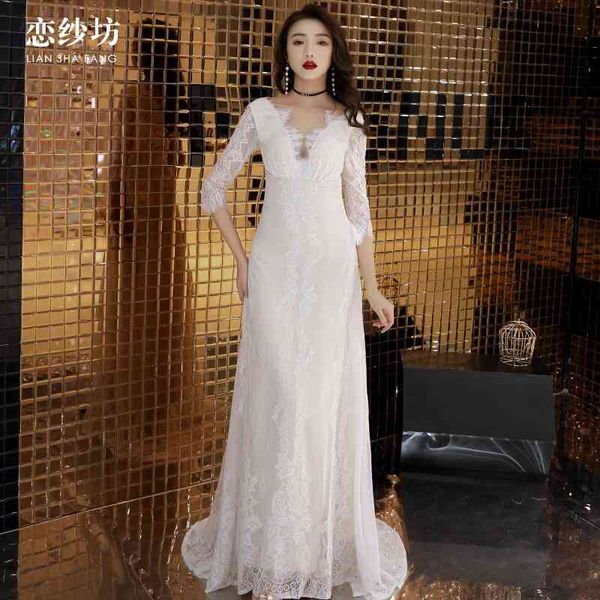 2021 new style banquet party elegant long small tail white deep v thin evening dress, White;black
2021 new style banquet party elegant long small tail white deep v thin evening dress, White;black