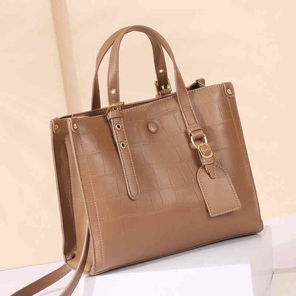 2021 women's bag new embossed leather single shoulder fashion style hand guangzhou
2021 women's bag new embossed leather single shoulder fashion style hand guangzhou