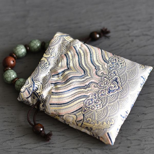 54Nf silk brocade packing jewelry jewelry packaging boxes boxes storage jade storage flannel linen small brocade bag money packing bag, Black;white
54Nf silk brocade packing jewelry jewelry packaging boxes boxes storage jade storage flannel linen small brocade bag money packing bag, Black;white