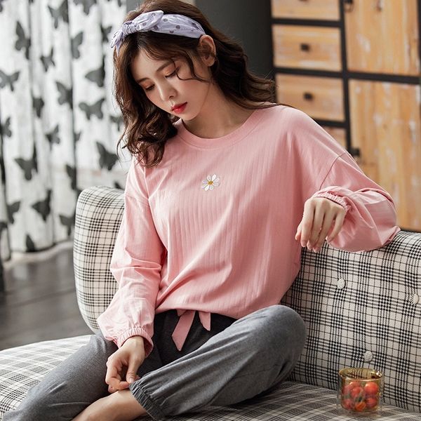 daisy embroidered women's pajama set long sleeve o-neck pants loose cute girls pajamas fall winter nachtkleding vrouwen 210320, Black;red
daisy embroidered women's pajama set long sleeve o-neck pants loose cute girls pajamas fall winter nachtkleding vrouwen 210320, Black;red