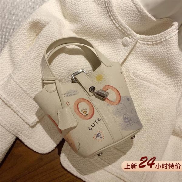 evening bags simple small pu leather bucket for women 2021 fashion shoulder handbag female travel
evening bags simple small pu leather bucket for women 2021 fashion shoulder handbag female travel