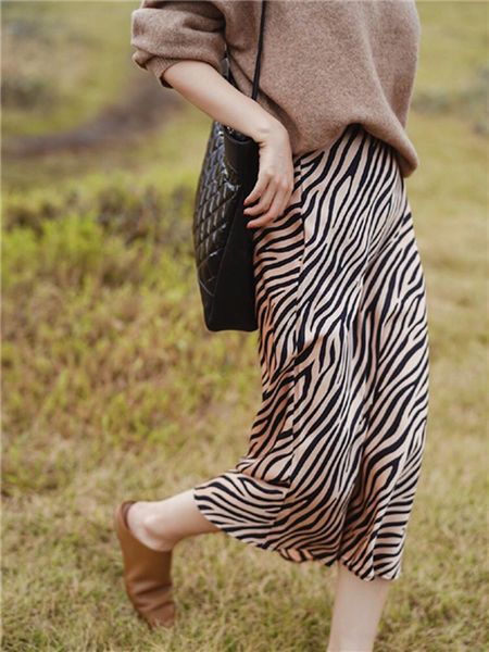 summer silk fishtail midi skirt for women's a-line ladies stripes printted long skirts vacation, Black
summer silk fishtail midi skirt for women's a-line ladies stripes printted long skirts vacation, Black