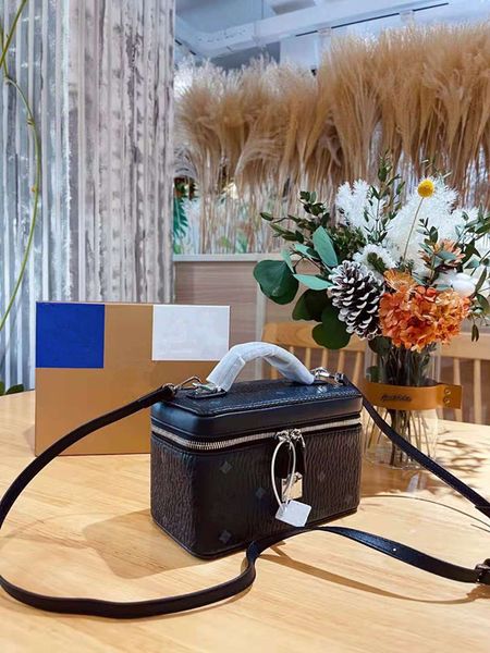 fashion shoulder bags beauty case crossbody designer handbag women clutch-bags removable strap drum cosmetic bag one handle cylinder quality
fashion shoulder bags beauty case crossbody designer handbag women clutch-bags removable strap drum cosmetic bag one handle cylinder quality