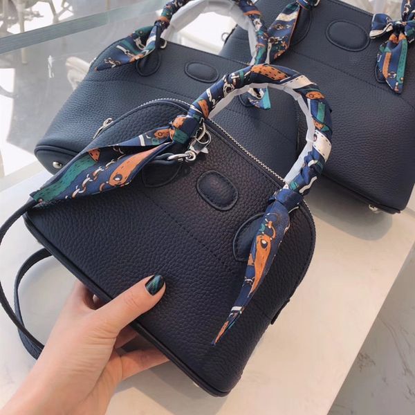 2021 new lychee pattern baotou layer cowhide shell one shoulder slant cross portable bowling bag
2021 new lychee pattern baotou layer cowhide shell one shoulder slant cross portable bowling bag