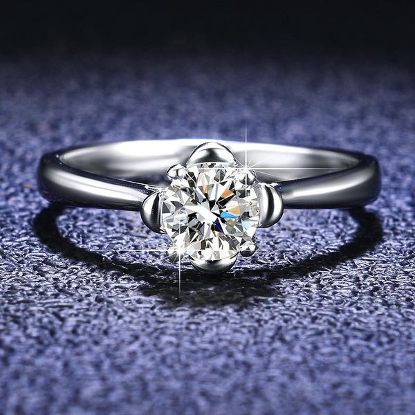 cluster rings silver platinum 0.5 excellent cut diamond test passed d color moissanite romantic blossom ring female jewelry, Golden;silver
cluster rings silver platinum 0.5 excellent cut diamond test passed d color moissanite romantic blossom ring female jewelry, Golden;silver