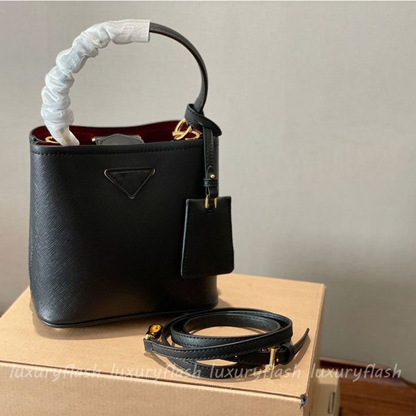 leather bucket bag, luxury retro design sense, girls and boys, universal fashion bucket bag, coin purse
leather bucket bag, luxury retro design sense, girls and boys, universal fashion bucket bag, coin purse