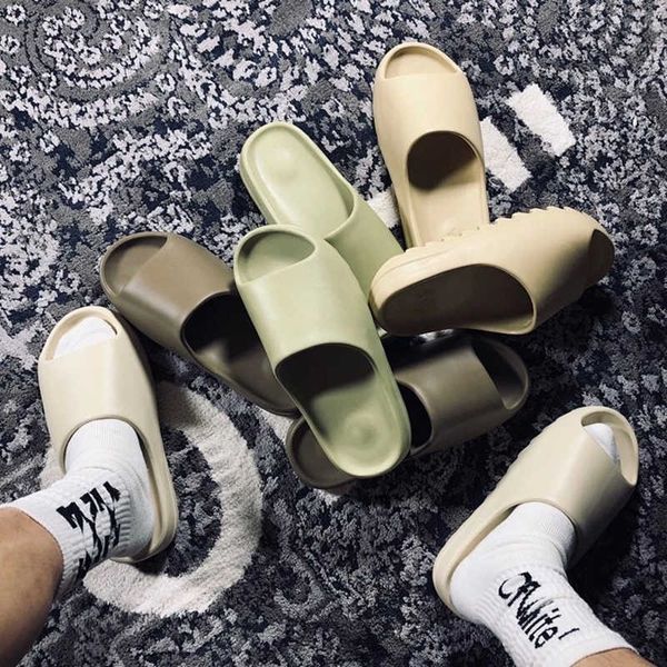 2021 slippers men summer home solid color shoes platform outdoor comfortable beach slides soft sole flip-flops room shoes h0827, Black
2021 slippers men summer home solid color shoes platform outdoor comfortable beach slides soft sole flip-flops room shoes h0827, Black