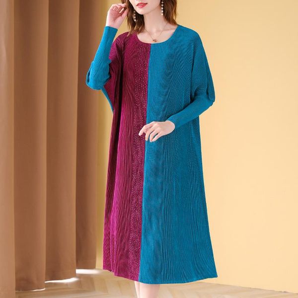 plus size velvet dress for women 45-75kg 2021 autumn contrast color round neck batwing sleeve big stretch miyake pleated casual dresses, Black;gray
plus size velvet dress for women 45-75kg 2021 autumn contrast color round neck batwing sleeve big stretch miyake pleated casual dresses, Black;gray
