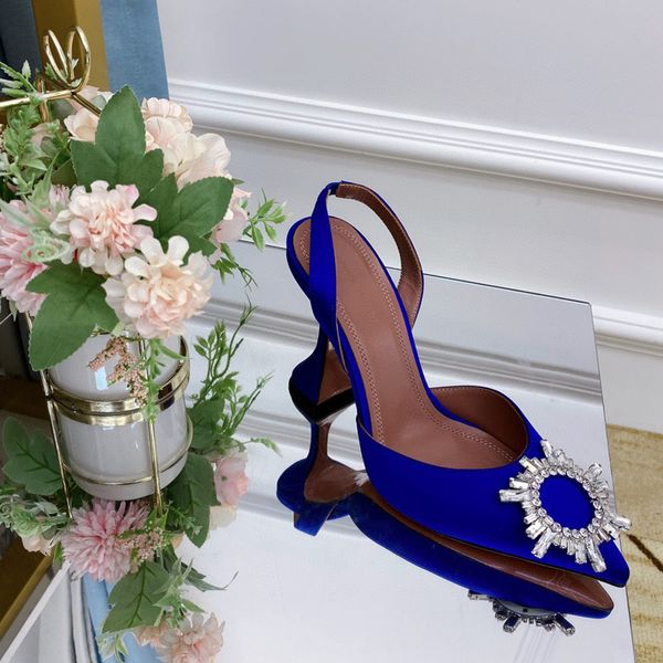 2021 women's fashion designer sandals 34-42 made of special fabric sole shining crystal perfectly restore luxury and beauty, Black
2021 women's fashion designer sandals 34-42 made of special fabric sole shining crystal perfectly restore luxury and beauty, Black