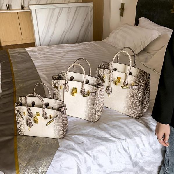 trendy fashion all-match crocodile pattern female bags shoulder messenger handbag large capacity platinum bag
trendy fashion all-match crocodile pattern female bags shoulder messenger handbag large capacity platinum bag