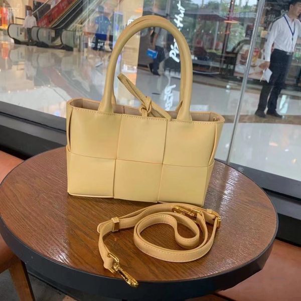 wholesale bottage bvs leather women's woven shopping large capacity bucket portable one handbag yw
wholesale bottage bvs leather women's woven shopping large capacity bucket portable one handbag yw