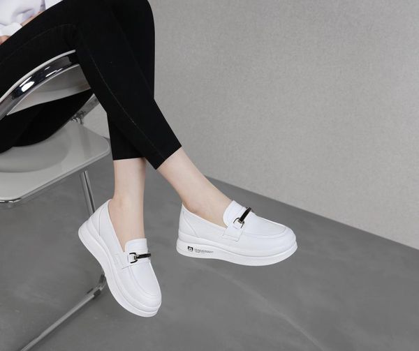 slippers fashion round head, thick bottom, low metal decorative foot women's casual shoes, Black
slippers fashion round head, thick bottom, low metal decorative foot women's casual shoes, Black