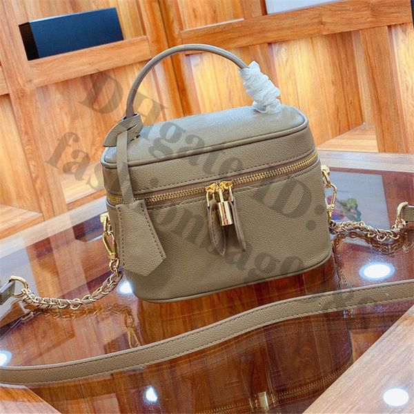 lady brand black message shoulder trunk bags women genuine leather box high capacity big cosmetics makeup hand bag full letters crossbody wh
lady brand black message shoulder trunk bags women genuine leather box high capacity big cosmetics makeup hand bag full letters crossbody wh