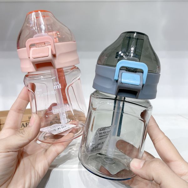 New Kids Water Sippy Cup Creative Cartoon Baby Feeding Cups with Straws Leakproof Water Bottles Outdoor Portable Childrens Cups
New Kids Water Sippy Cup Creative Cartoon Baby Feeding Cups with Straws Leakproof Water Bottles Outdoor Portable Childrens Cups