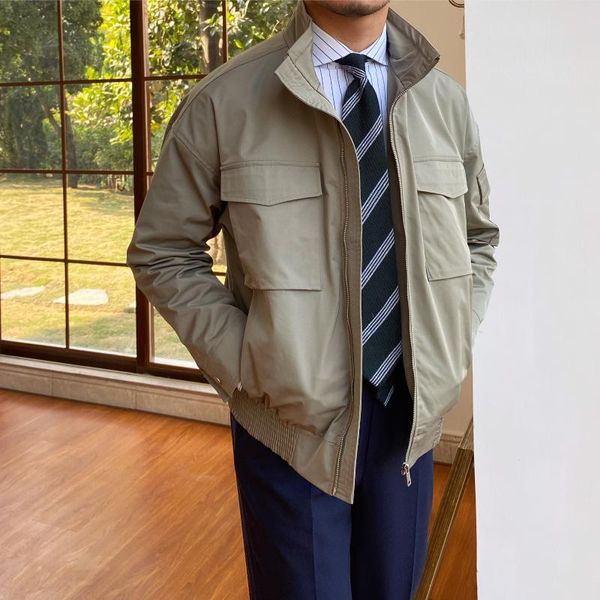 men's jackets 2021 brand clothes green short stand collar jacket casual zipper male korean trend tooling coat spring and autumn, Black;brown
men's jackets 2021 brand clothes green short stand collar jacket casual zipper male korean trend tooling coat spring and autumn, Black;brown
