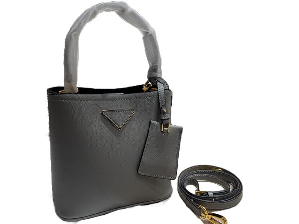 2021 fashion handbag flower designer medieval canvas leather bag triangle sign p190 normal version
2021 fashion handbag flower designer medieval canvas leather bag triangle sign p190 normal version