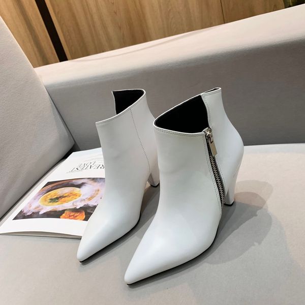 luxury dress shoes casual heels and sandals italian craft leather with a box of size34-41high quality, Black
luxury dress shoes casual heels and sandals italian craft leather with a box of size34-41high quality, Black