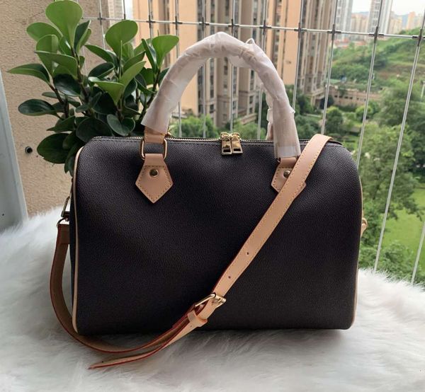 digners women shoulder bags msenger travel bag classic style fashion flowers lady tot luxury handbags speedy 30cm with gold key lock
digners women shoulder bags msenger travel bag classic style fashion flowers lady tot luxury handbags speedy 30cm with gold key lock