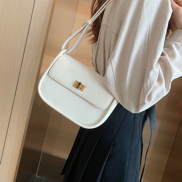 design hand mini leather women's 2020 new fashion small square bag lock net red autumn and fashion shoulder messenger bag 1987, Red;black
design hand mini leather women's 2020 new fashion small square bag lock net red autumn and fashion shoulder messenger bag 1987, Red;black