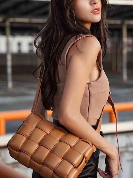 wholesale bottage bvs woven cassettes pillow leather for women's summer leisure luxurys designers handbag yw
wholesale bottage bvs woven cassettes pillow leather for women's summer leisure luxurys designers handbag yw