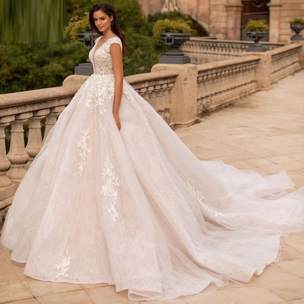 new style backless lace ball gown wedding dresses v neck appliques beaded chapel train vintage bridal gowns, White
new style backless lace ball gown wedding dresses v neck appliques beaded chapel train vintage bridal gowns, White