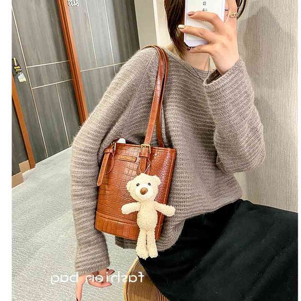 storage baagwomen's autumn and winter 2020 new fashion niche design fashionable foreign style single shoulder underarm versatile bucket
storage baagwomen's autumn and winter 2020 new fashion niche design fashionable foreign style single shoulder underarm versatile bucket