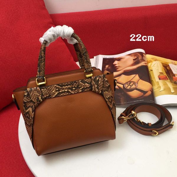 women luxurys designers bags chain small square shoulder bag casual fashion classic all-match crossbody purse 5009
women luxurys designers bags chain small square shoulder bag casual fashion classic all-match crossbody purse 5009