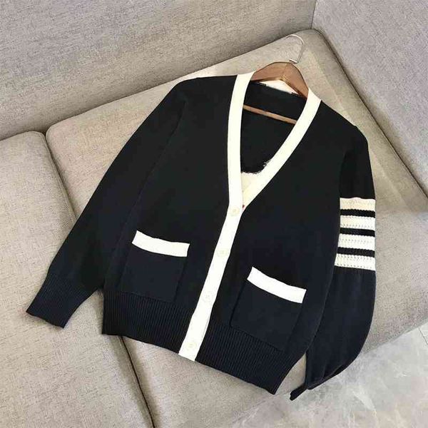 21 early autumn new four bar tb college style cartoon dog jacquard long sleeve knitted cardigan for men and women, Black
21 early autumn new four bar tb college style cartoon dog jacquard long sleeve knitted cardigan for men and women, Black