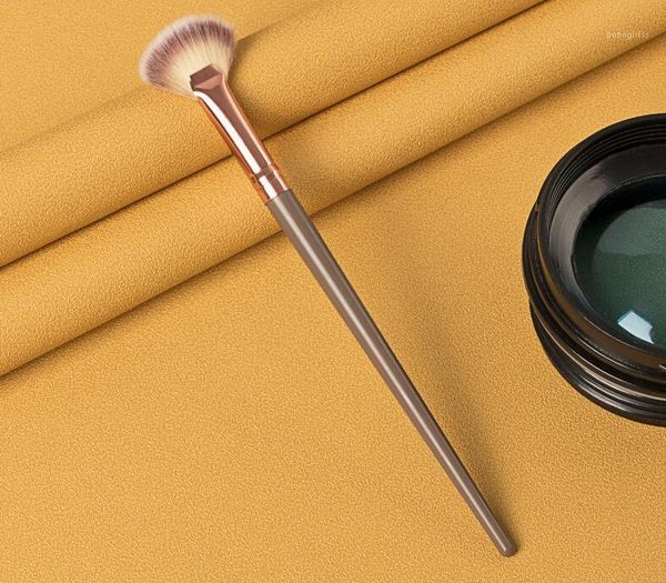makeup tools single fan-shaped blush brush plastic handle aluminum tube man-made fiber1
makeup tools single fan-shaped blush brush plastic handle aluminum tube man-made fiber1