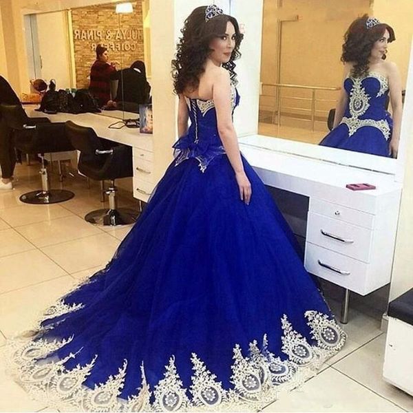 2022 saudi arabic royal blue quinceanera dresses court train gold lace appliques prom party sweetheart gowns for sweet 15 vestidos, Blue;red
2022 saudi arabic royal blue quinceanera dresses court train gold lace appliques prom party sweetheart gowns for sweet 15 vestidos, Blue;red