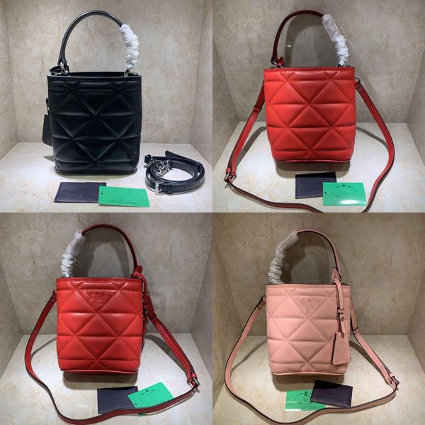 2021 women luxurys designers bags handbags lingge four-color fashion bag womenshandbagshandbaggenuineleather
2021 women luxurys designers bags handbags lingge four-color fashion bag womenshandbagshandbaggenuineleather