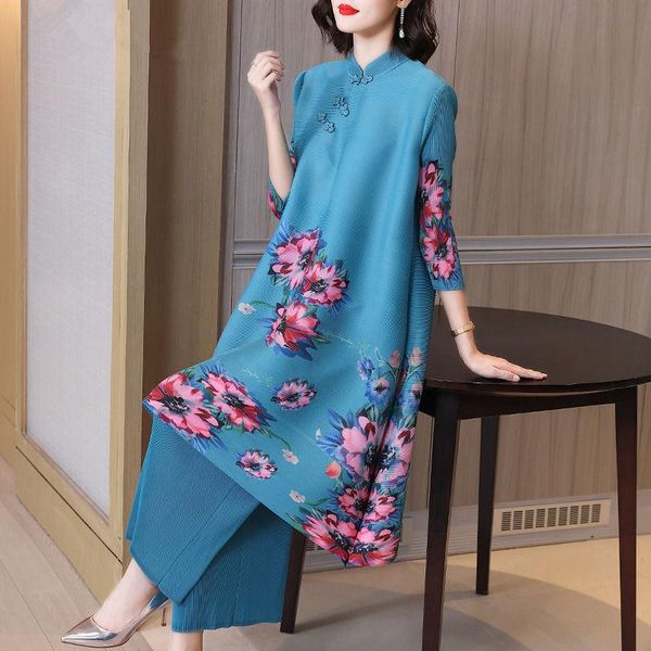 casual dresses fashion western-style reduced-age mother improved cheongsam dress 2021 fall large size loose pleated a-line clothing, Black;gray
casual dresses fashion western-style reduced-age mother improved cheongsam dress 2021 fall large size loose pleated a-line clothing, Black;gray