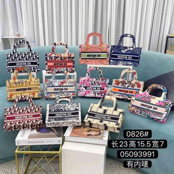 luxury handbags fashion flower women's oblique cross cosmetic texture tote bag embroidered portable shoulder bag
luxury handbags fashion flower women's oblique cross cosmetic texture tote bag embroidered portable shoulder bag