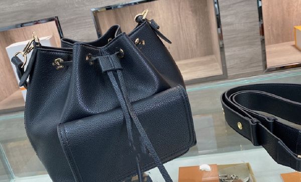 2021 wholesale luxury high-end custom designer fashion backpack hipster necessary high-capacity classic letter thread women men
2021 wholesale luxury high-end custom designer fashion backpack hipster necessary high-capacity classic letter thread women men