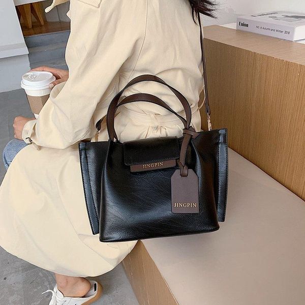 contrast color pu shoulder bag, women, brand chain, designer handbag, hand trend, cross body, 2021 waist bags
contrast color pu shoulder bag, women, brand chain, designer handbag, hand trend, cross body, 2021 waist bags