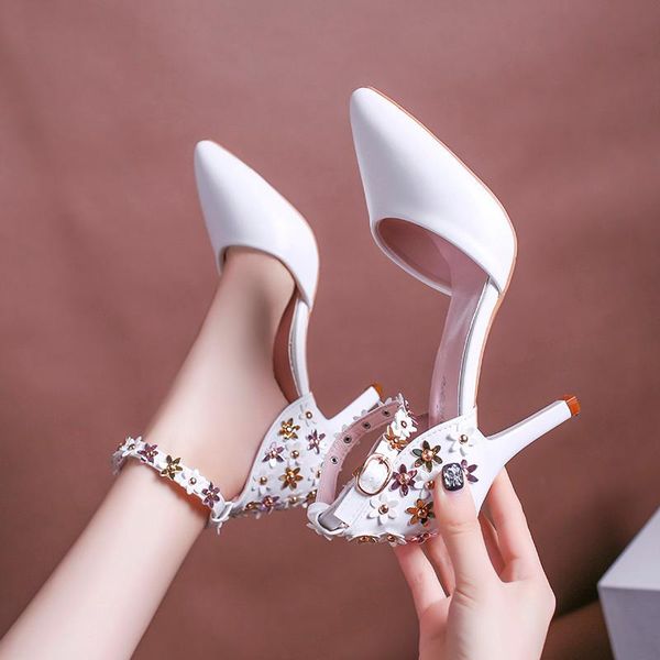 dress shoes 2021 flowers pointed toe thin with baotou word buckle hollow single women, Black
dress shoes 2021 flowers pointed toe thin with baotou word buckle hollow single women, Black