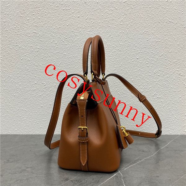 layer cowhide bag main functional lock zipper design crossbody handbag womens office worker practical luggage shoulder bags
layer cowhide bag main functional lock zipper design crossbody handbag womens office worker practical luggage shoulder bags