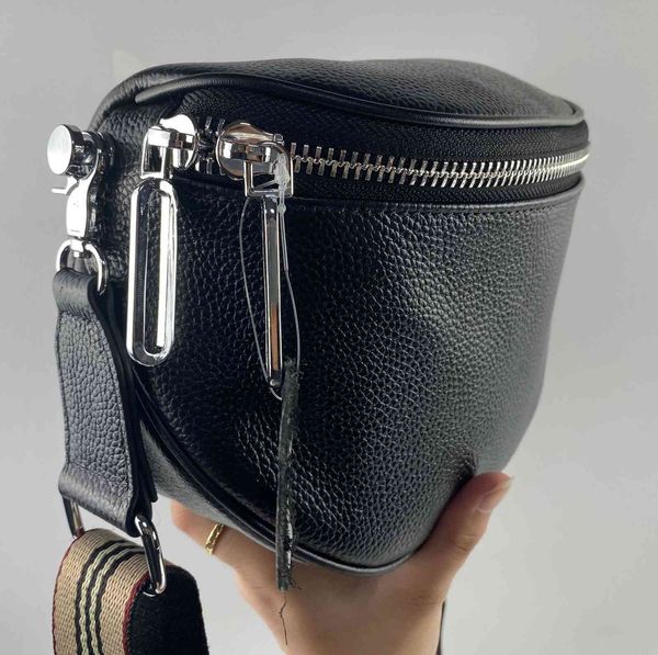2021 new saddle head layer leather fashion chest large capacity satchel versatile women's bag
2021 new saddle head layer leather fashion chest large capacity satchel versatile women's bag