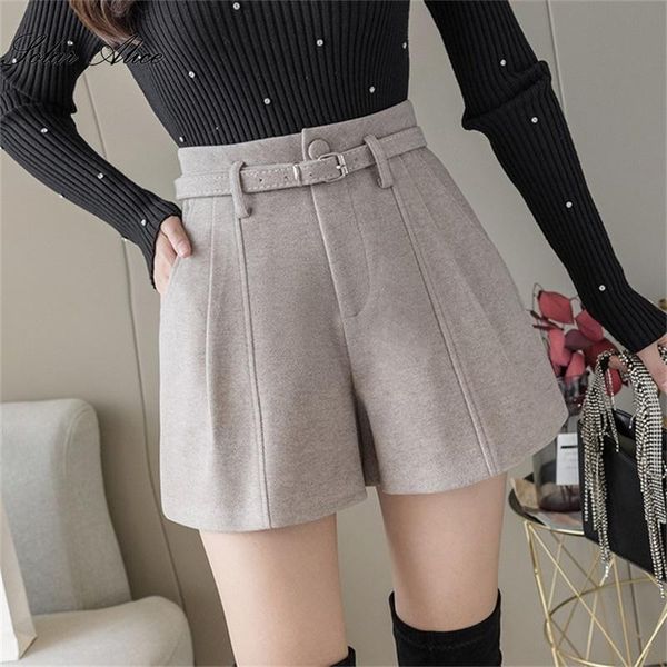 women's shorts 2021 autumn and winter simple slim fashion all-match wide-leg, White;black
women's shorts 2021 autumn and winter simple slim fashion all-match wide-leg, White;black