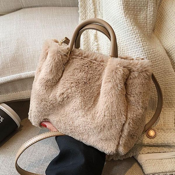 evening bags faux fur large tote bag 2021 winter high-quality plush women's designer handbag large-capacity travel
evening bags faux fur large tote bag 2021 winter high-quality plush women's designer handbag large-capacity travel