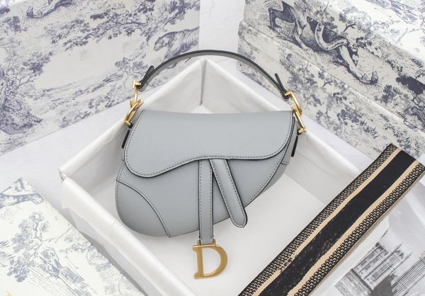 luxury brand hand saddle bag single shoulders italic, leather palmprint series wide shoulder belt d pink light
luxury brand hand saddle bag single shoulders italic, leather palmprint series wide shoulder belt d pink light