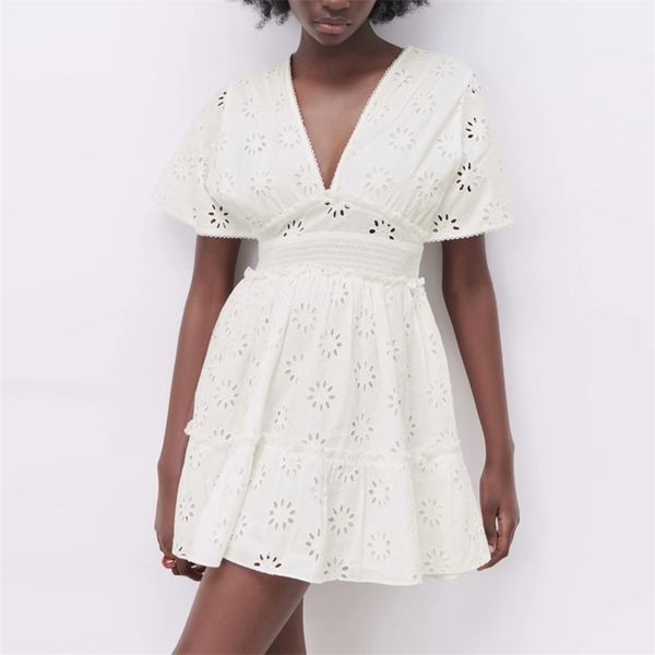 women summer casual elegant mini dress za short sleeve hollow out v-neck female white party street lining dresses vestidos 210513
women summer casual elegant mini dress za short sleeve hollow out v-neck female white party street lining dresses vestidos 210513