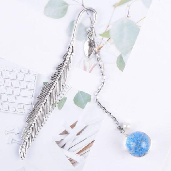 3pcs feather shape design bookmarker elegant book page marker (random style) bookmark
3pcs feather shape design bookmarker elegant book page marker (random style) bookmark